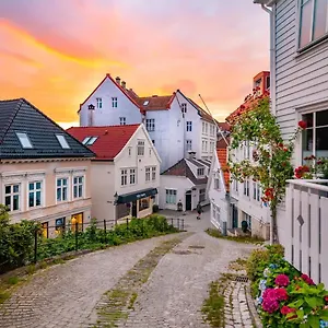 Dinbnb Homes I Historical 1850 House Apartment Bergen