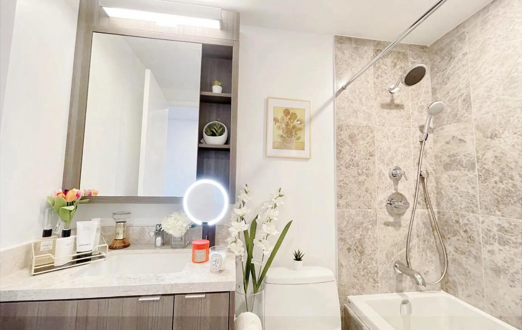Apartment Deluxe Suites In Downtown Toronto With Amazing View